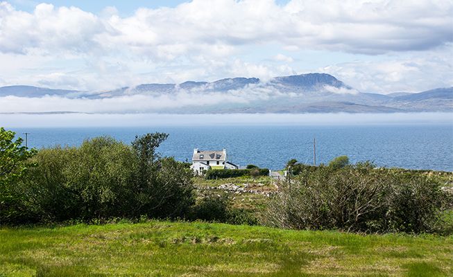 Dublin to Bantry Bay - 4 ways to travel via train, bus, plane 