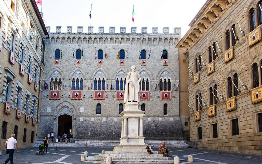 Piazza dei Salimbeni, Siena